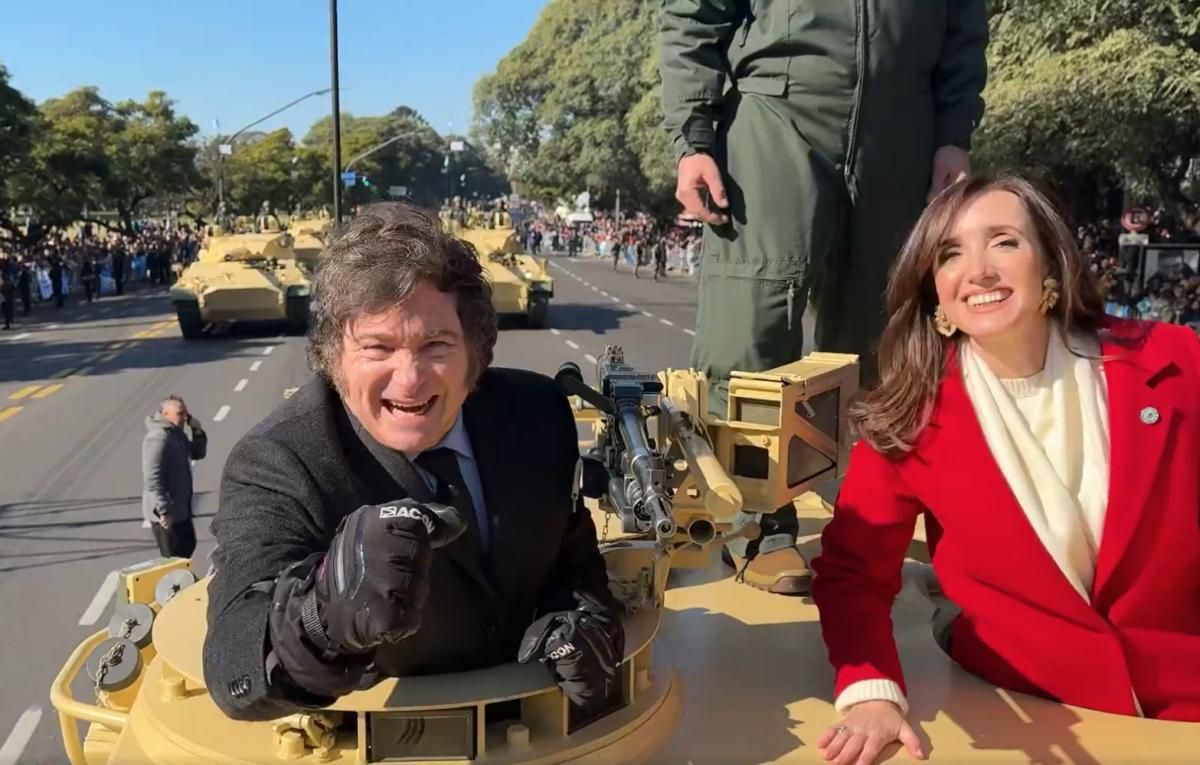 Javier Milei y Victoria Villarruel a bordo de un Tanque Argentino Mediano del Ej&eacute;rcito Argentino: Mensajes contradictorios del Ejecutivo Nacional.