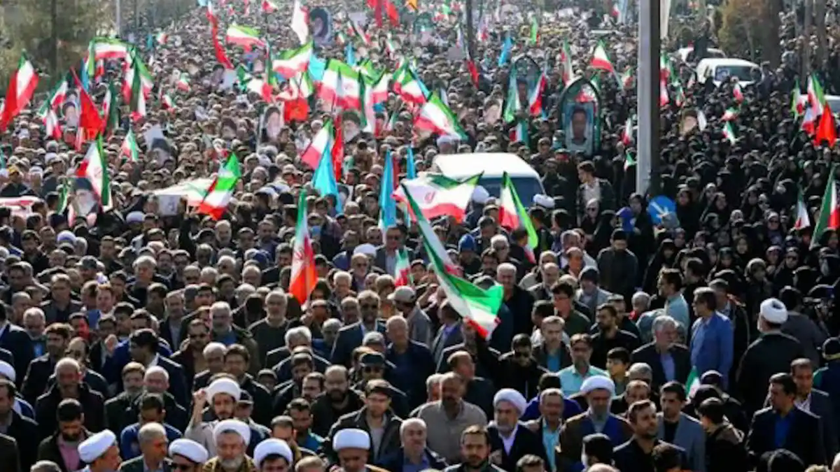Debilidad de Irán. Manifestaciones en Teherán: Alí Jamenei ordenó mano dura contra lo que denomina "criminales nacionales" y sentenció: "Por la gracia de Dios, la nación iraní debe acabar con los sediciosos, tal como hizo con la sedición". Debilidad de Irán. Manifestaciones en Teherán: Alí Jamenei ordenó mano dura contra lo que denomina "criminales nacionales" y sentenció: "Por la gracia de Dios, la nación iraní debe acabar con los sediciosos, tal como hizo con la sedición". 