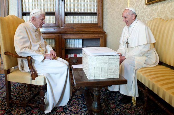 Frente a frente, Francisco vs. Benedicto XVI.