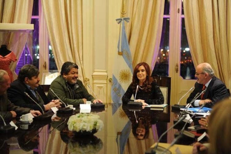 Cristina con los sindicalistas esta tarde en la Casa de Gobierno (Foto: Julián Alvarez/Télam)