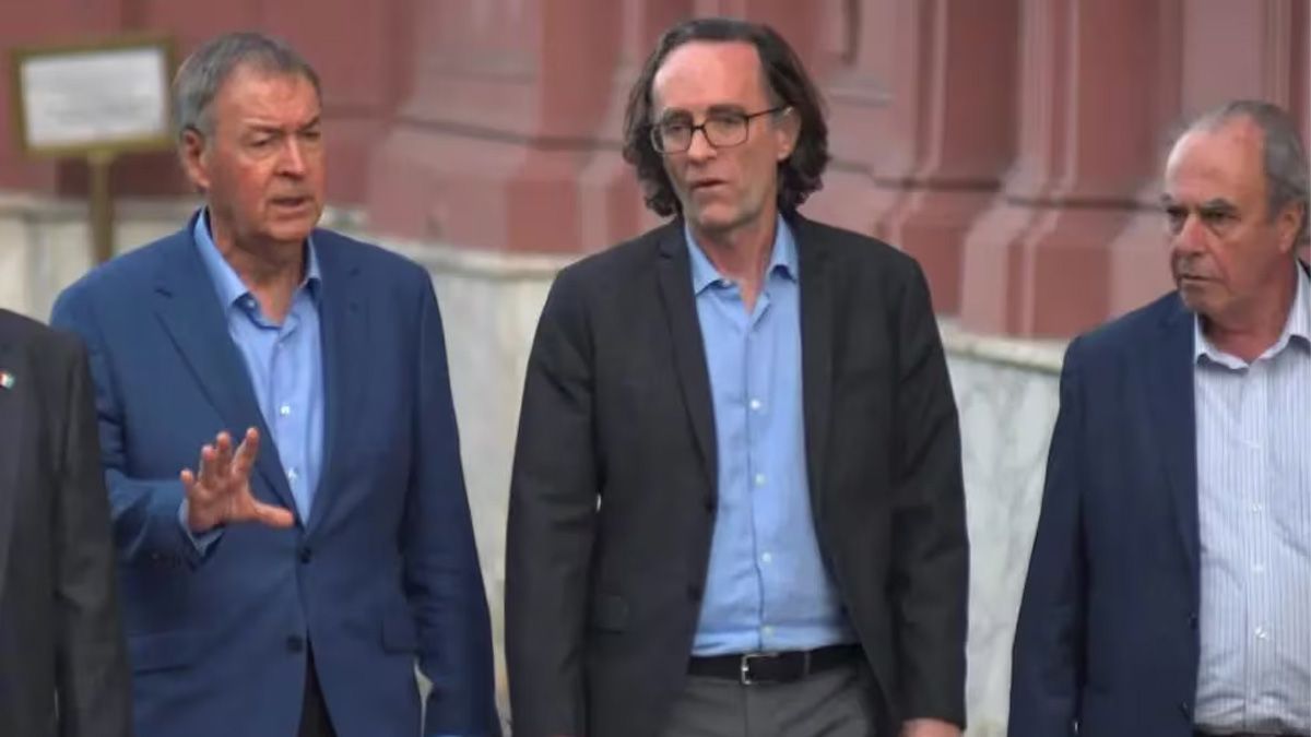 Osvaldo Giordano (centro), ex titular de la ANSES, y Juan Schiaretti, ex gobernador de Córdoba Osvaldo Giordano (centro), ex titular de la ANSES, y Juan Schiaretti, ex gobernador de Córdoba