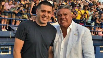 JuanRomán Riquelme será uno de los vicepresidentes de la AFA en el tercer mandatode Claudio Tapia y frenan el avance de Mauricio Macri y Javier Milei. 