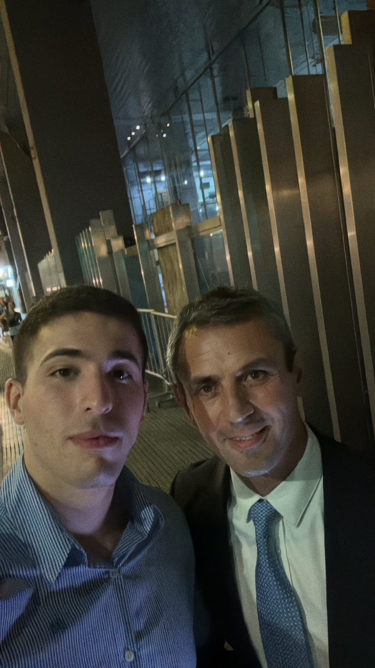 La designación del joven universitario y sobrino de Martín Menem generó fuerte malestar en Diputados. La designación del joven universitario y sobrino de Martín Menem generó fuerte malestar en Diputados.