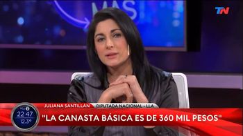 La diputada Juliana Santillán dijo que una familia vive con $360k y explotaron las redes. Javier Milei la bancó mientras residentes del Garrahan siguen de paro. La diputada Juliana Santillán dijo que una familia vive con $360k y explotaron las redes. Javier Milei la bancó mientras residentes del Garrahan siguen de paro.