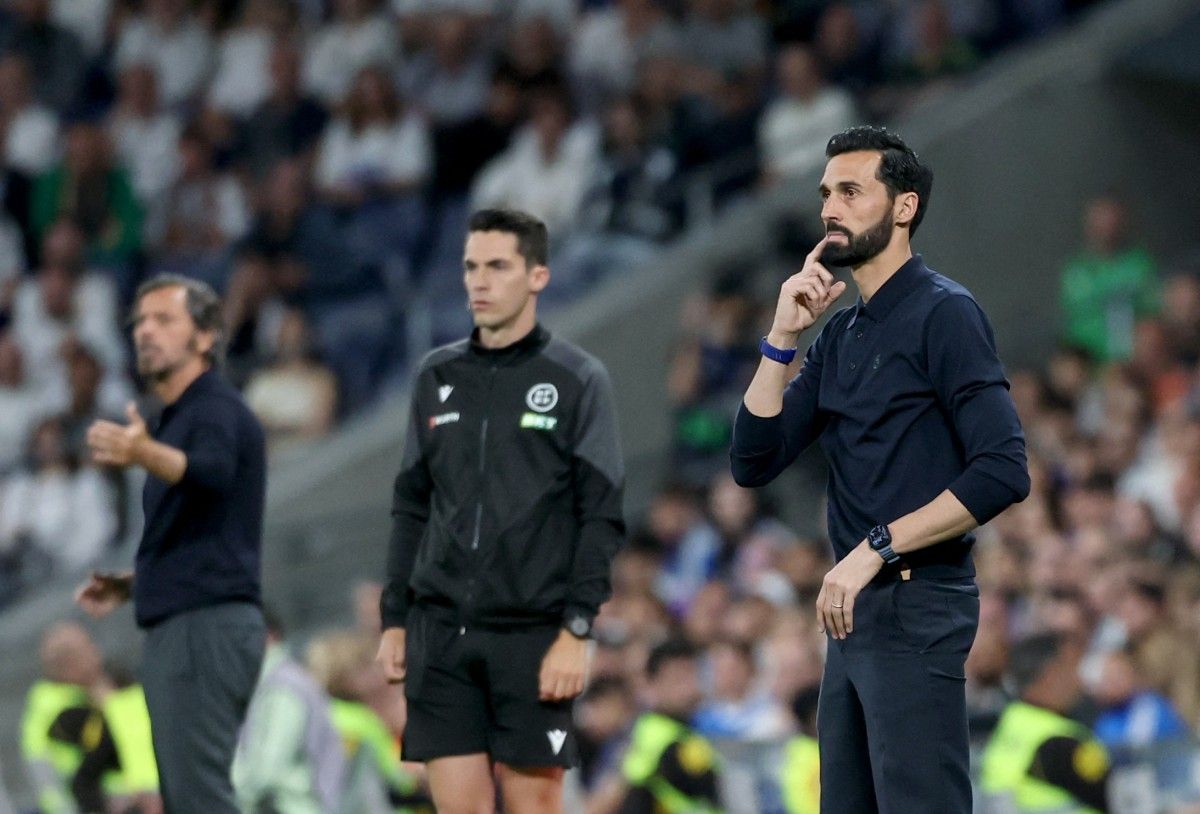 Álvaro Arbeloa, en el centro de las dudas sobre el futuro del banquillo del Real Madrid en el tramo final de la temporada. Álvaro Arbeloa, en el centro de las dudas sobre el futuro del banquillo del Real Madrid en el tramo final de la temporada.
