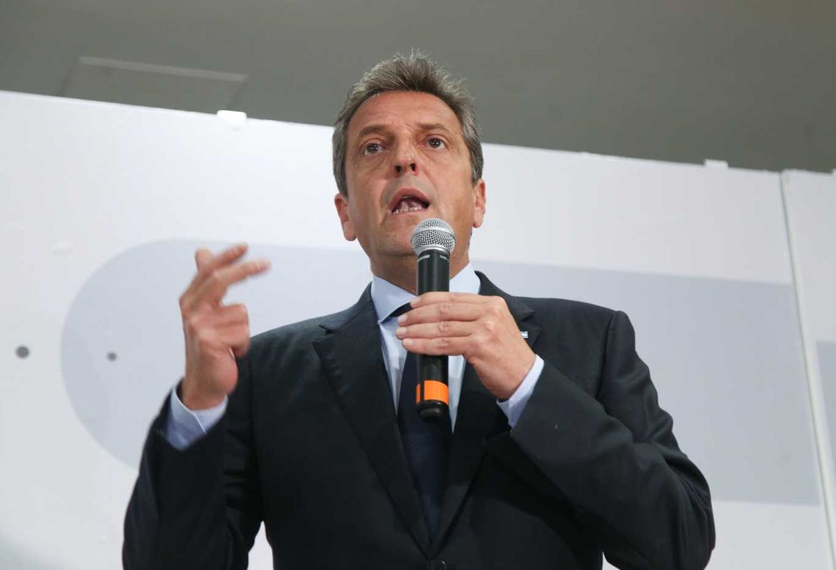 Sergio Massa luego de la reunión que mantuvo con gobernadores del PJ y aliados, en la sede del CFI. Foto NA: DANIEL VIDES