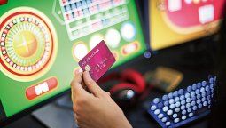 Los casinos sociales utilizan interfaces coloridas y mecánicas de gratificación instantánea para fomentar micro transacciones constantes. Las aplicaciones de monedas virtuales no permiten retirar ganancias, creando un ciclo de gasto sin retorno, Los casinos sociales utilizan interfaces coloridas y mecánicas de gratificación instantánea para fomentar micro transacciones constantes. Las aplicaciones de monedas virtuales no permiten retirar ganancias, creando un ciclo de gasto sin retorno,