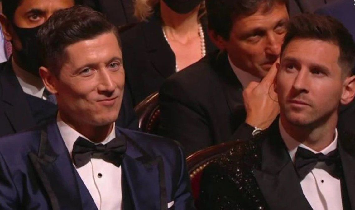 Robert Lewandowski y Lionel Messi, durante la gala del Balón de Oro 2021.