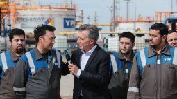 altText(Por presión de las petroleras, Macri da marcha atrás con el congelamiento de las naftas)}