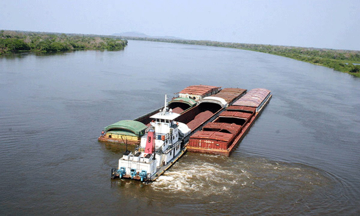 Autoridades de Santa Fe, Córdoba y Entre Ríos, junto a representantes empresariales, analizaron la concesión de la Hidrovía Paraná-Paraguay, la infraestructura portuaria y ferroviaria y las principales cadenas de valor. Autoridades de Santa Fe, Córdoba y Entre Ríos, junto a representantes empresariales, analizaron la concesión de la Hidrovía Paraná-Paraguay, la infraestructura portuaria y ferroviaria y las principales cadenas de valor.