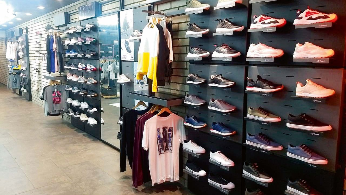 Los outlet son grandes lugares para aprovechar descuentos en ropa de marca. Los outlet son grandes lugares para aprovechar descuentos en ropa de marca.