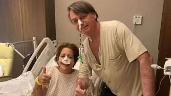 Bolsonaro mejora, se saca fotos y ya agrede funcionarios