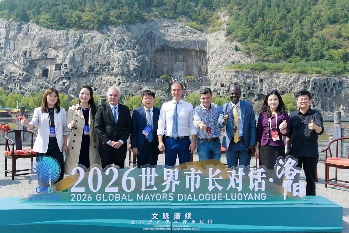 Julio Zamora junto a otros alcaldes en China