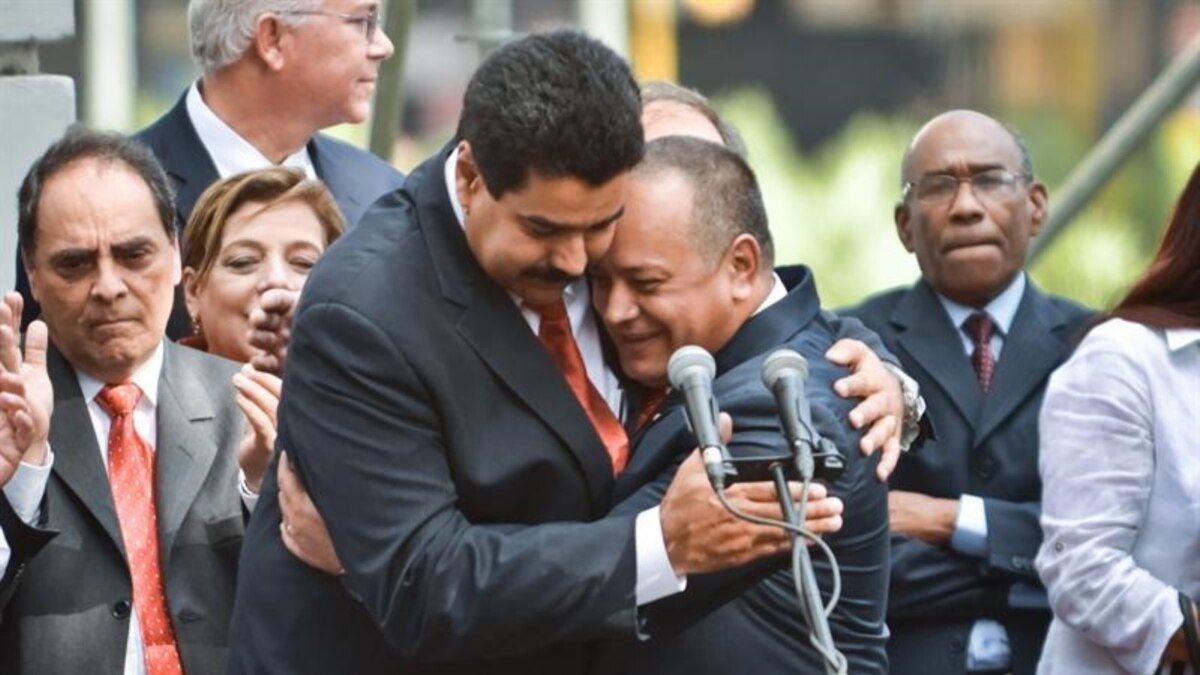 Nicol&aacute;s Maduro y Diosdado Cabello. Hoy d&iacute;a es Jorge Rodr&iacute;guez quien ha ganado trascendencia, impulsado por Maduro.