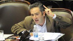 altText(Binner, contra Larroque, defendió al socialismo)}