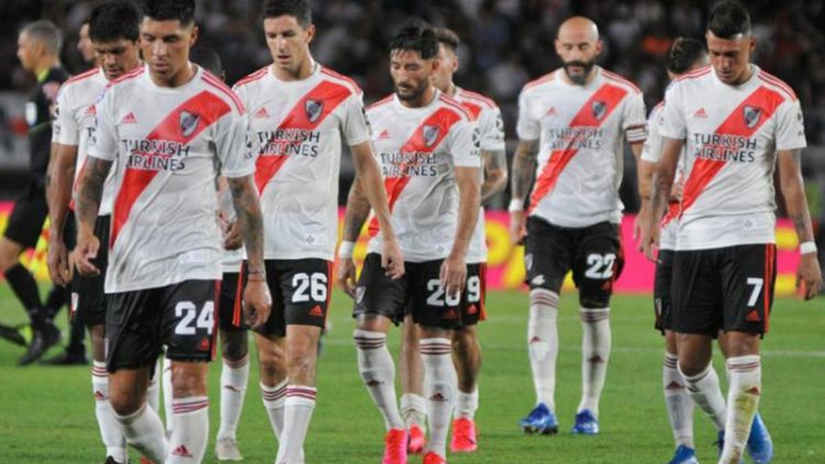 Un reclamo salarial paraliza el fútbol uruguayo por tiempo