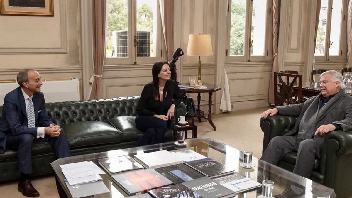 La ministra de Capital Humano, Sandra Pettovello, y el secretario de Educación, Carlos Torrendell, recibieron al rector de la UBA, Ricardo Gelpi días atrás pero no avanzaron en las reuniones con la CIN por el conflicto universitario. La ministra de Capital Humano, Sandra Pettovello, y el secretario de Educación, Carlos Torrendell, recibieron al rector de la UBA, Ricardo Gelpi días atrás pero no avanzaron en las reuniones con la CIN por el conflicto universitario.