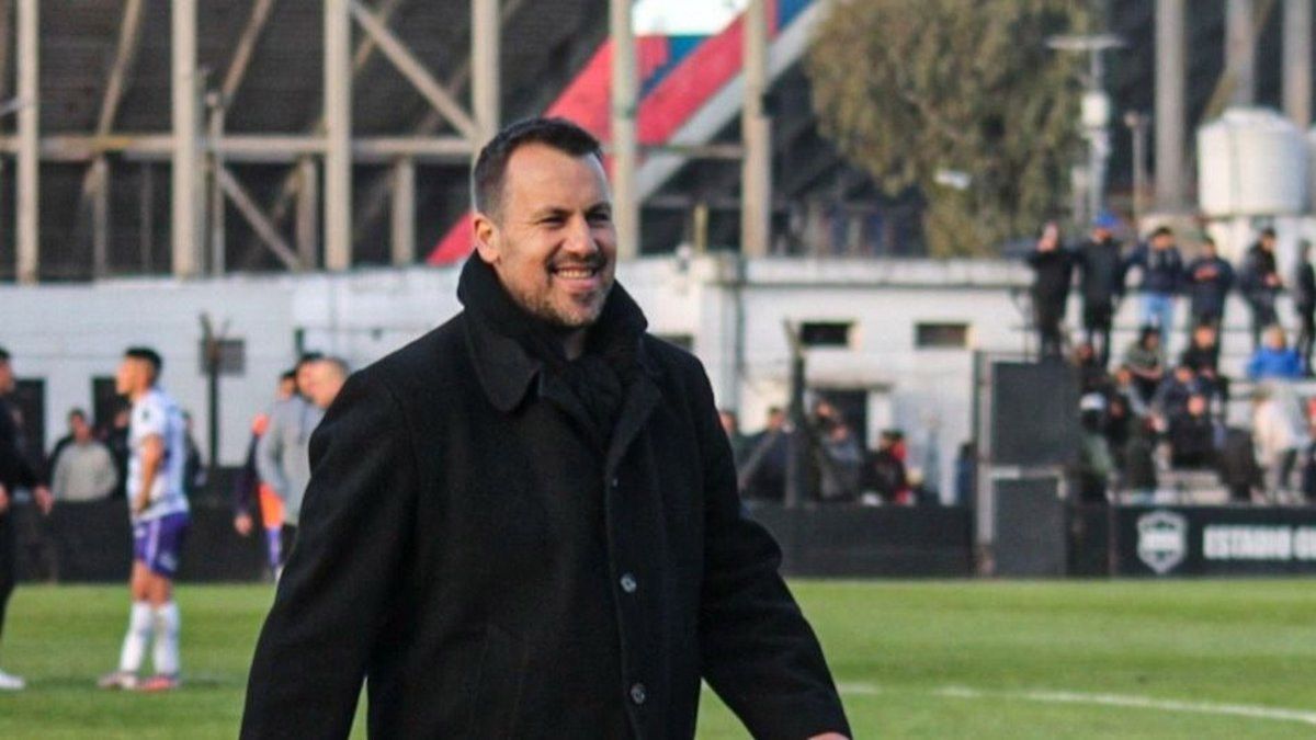 Cristian Fabbiani, actual técnico de Deportivo Riestra, chicaneó a San Lorenzo tras ganarle este fin de semana 1-0 por la Liga Profesional en que “100 veces más jerarquía”. Cristian Fabbiani, actual técnico de Deportivo Riestra, chicaneó a San Lorenzo tras ganarle este fin de semana 1-0 por la Liga Profesional en que “100 veces más jerarquía”.