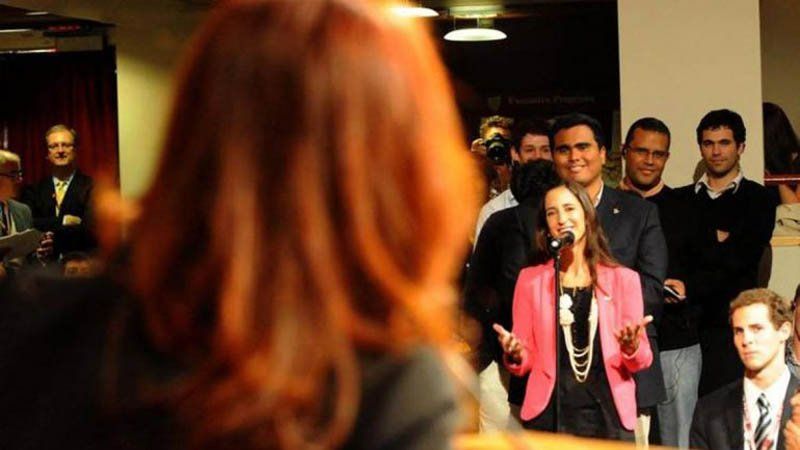 Mariana Filgueira Risso en la primera pregunta a Cristina en Harvard (Foto: DYN)