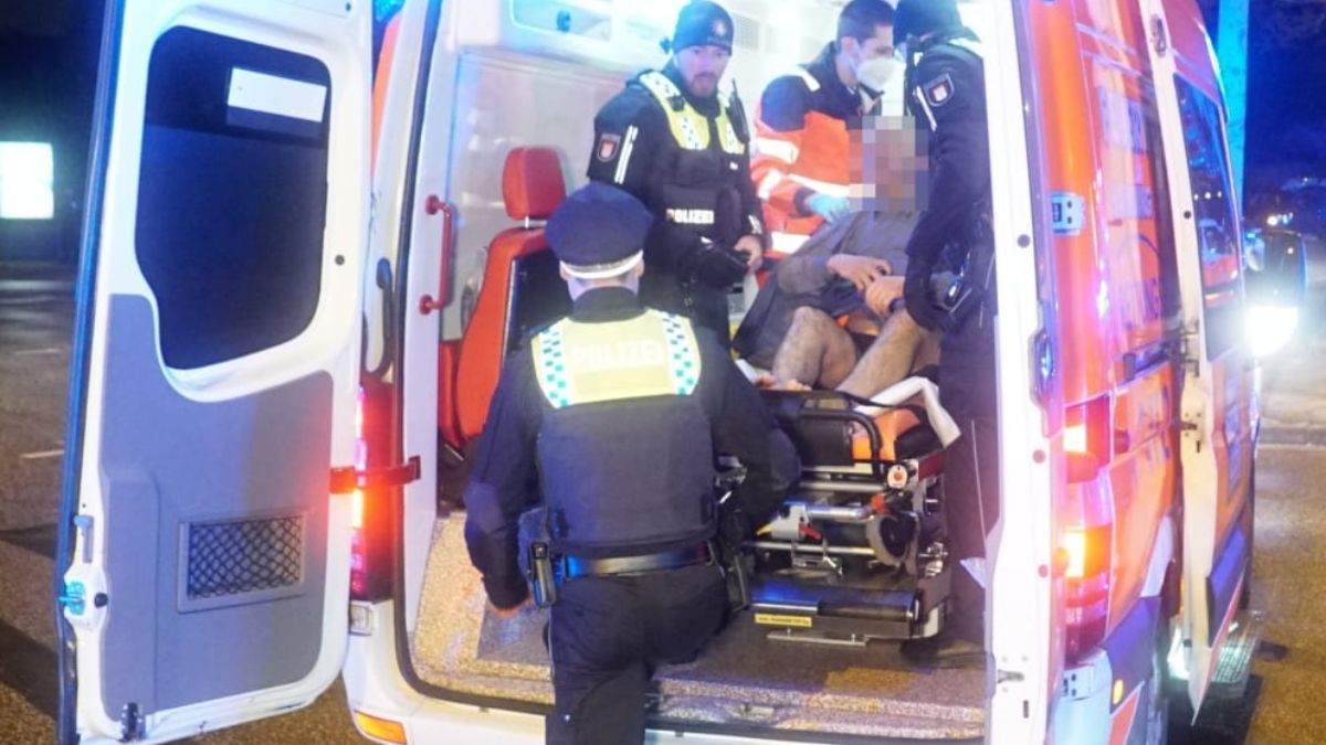 La polic&iacute;a ayudando a uno de los heridos (Foto: Bild)
