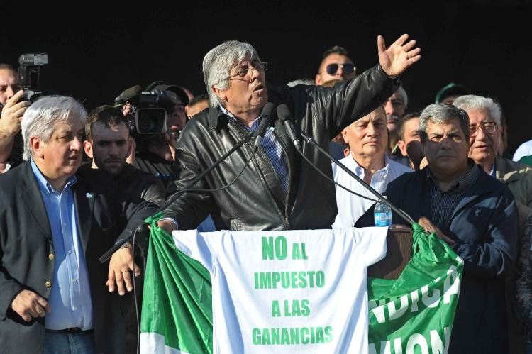 Moyano en la Plaza de Mayo durante el acto de este miércoles. 27/06/2012. Foto: José Romero/Télam.