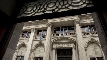 bcra y fmi: sin intervencion y +us$12.494 millones en reservas bcra y fmi: sin intervencion y +us$12.494 millones en reservas
