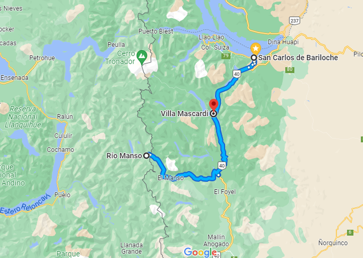 A mitad de camino entre Bariloche y la zona adquirida por los árabes se encuentra Villa Mascardi, donde se produjo el desalojo mapuche hace pocos días...