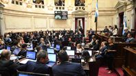 Senado con debates domésticos en LLA sobre Ley de Glaciares. Senado con debates domésticos en LLA sobre Ley de Glaciares.