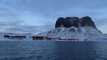 Vuelve la polémica por el mapa entre Argentina y Chile en la frontera antártica. Vuelve la polémica por el mapa entre Argentina y Chile en la frontera antártica.