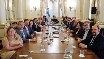 Martín Menem junto a Javier Milei, en el que fue el bloque inicial de diputados de La Libertad Avanza. Mucho cambió. Martín Menem junto a Javier Milei, en el que fue el bloque inicial de diputados de La Libertad Avanza. Mucho cambió.