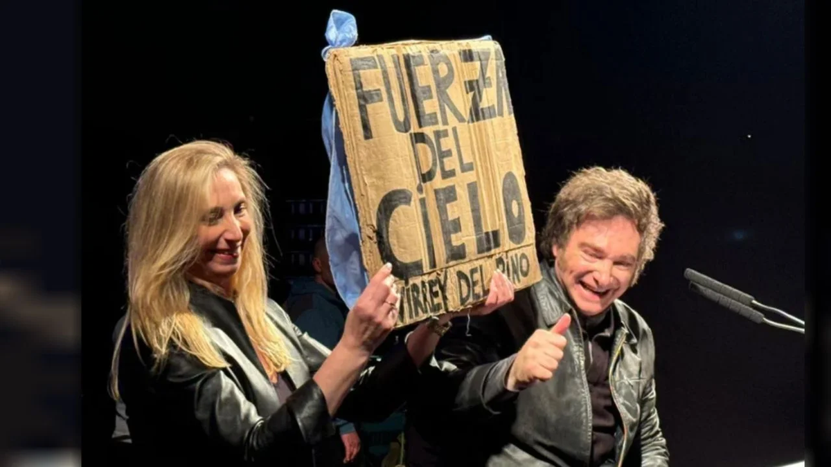 Los Milei entre pirañas y delfines.