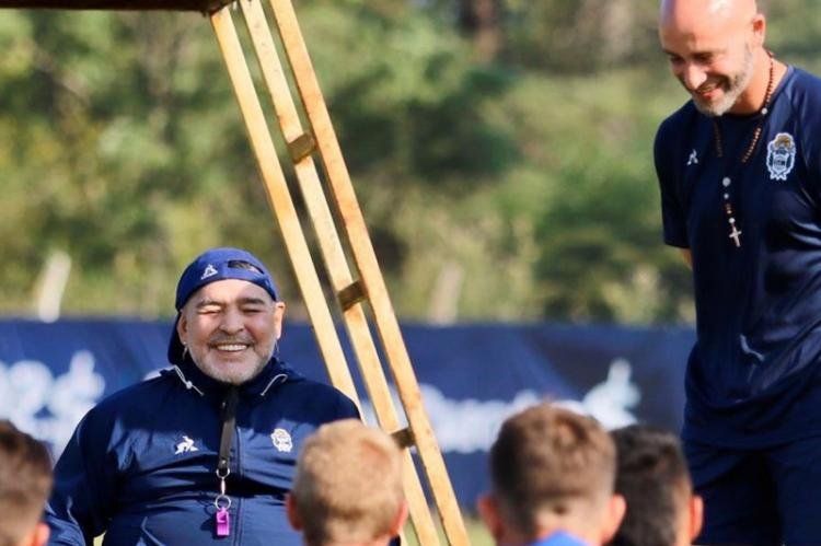 maradonagimnasiaprimerentrenamiento2020.jpg