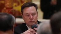 Elon Musk, CEO de Tesla y SpaceX, anticipa un futuro sin celulares.