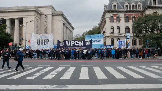 Marcha CGT al Ministerio de Economía por endeudados.