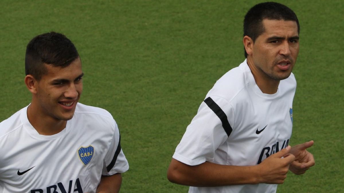 Riquelme y Paredes, cuando eran compañeros en Boca Juniors Riquelme y Paredes, cuando eran compañeros en Boca Juniors
