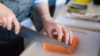 Según el estudio, reemplazar la carne con ciertos tipos de pescados y mariscos de origen sostenible ayuda a reducir su huella de carbono sin comprometer la nutrición. Según el estudio, reemplazar la carne con ciertos tipos de pescados y mariscos de origen sostenible ayuda a reducir su huella de carbono sin comprometer la nutrición.