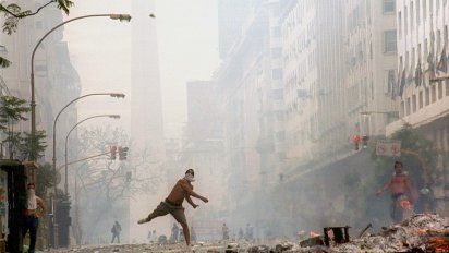 La Izquierda recrea el 2001: Neumáticos, mapuches, acampes, escuelas, subte...