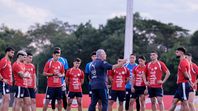 Gustavo Alfaro dirige la práctica de Paraguay en la antesala del Mundial Gustavo Alfaro dirige la práctica de Paraguay en la antesala del Mundial