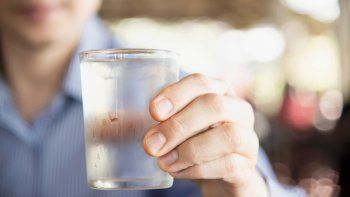 No existe una fórmula mágica para saber cuánta agua se necesita tomar. No existe una fórmula mágica para saber cuánta agua se necesita tomar.