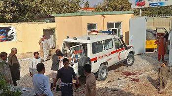 Afganistán: Muerte y destrozo por atentado suicida en mezquita. Foto: AFP Afganistán: Muerte y destrozo por atentado suicida en mezquita. Foto: AFP