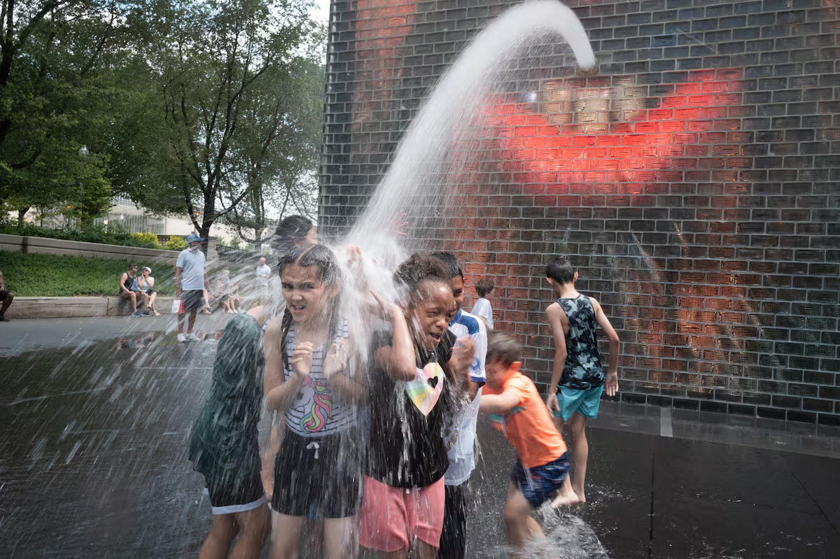 Niños juegan en una fuente en el Millennium Park de Chicago (Illinois), el 17 de junio. SCOTT OLSON (GETTY IMAGES) Niños juegan en una fuente en el Millennium Park de Chicago (Illinois), el 17 de junio. SCOTT OLSON (GETTY IMAGES)