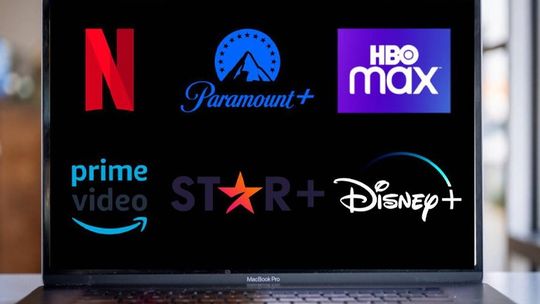 Yiya Murano, Fernando Báez Sosa y Ricardo Barreda en plataformas Yiya Murano, Fernando Báez Sosa y Ricardo Barreda en plataformas