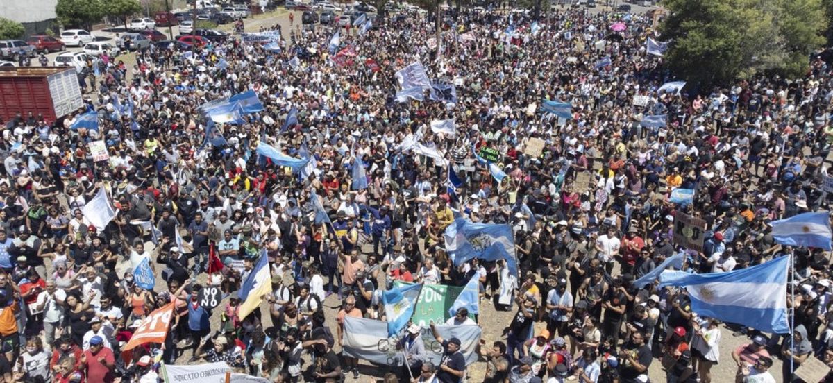 Tras intensos y violentos días de protestas, Chubut derogó la ley de minería.