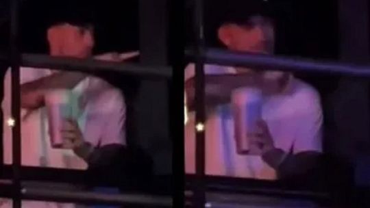 LeandroParedes festejó la victoria de Boca ante River en el Superclásico en un bolichebailable y hubo cargadas a los hinchas ‘millonarios’. LeandroParedes festejó la victoria de Boca ante River en el Superclásico en un bolichebailable y hubo cargadas a los hinchas ‘millonarios’.