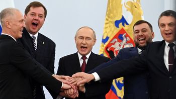 Vladimir Putin con los líderes de las 4 repúblicas en duda luego de la contrafensiva de Ucrania. Vladimir Putin con los líderes de las 4 repúblicas en duda luego de la contrafensiva de Ucrania.