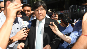 Afirman que cierto lobby de la procuración del Tesoro que maneja Carlos Zannini y las intervenciones del estudio S&C, habrían determinado que Loretta Preska se tome más tiempo para definir el monto a pagar por la expropiación de la mayoría de las acciones de YPF. Afirman que cierto lobby de la procuración del Tesoro que maneja Carlos Zannini y las intervenciones del estudio S&C, habrían determinado que Loretta Preska se tome más tiempo para definir el monto a pagar por la expropiación de la mayoría de las acciones de YPF.