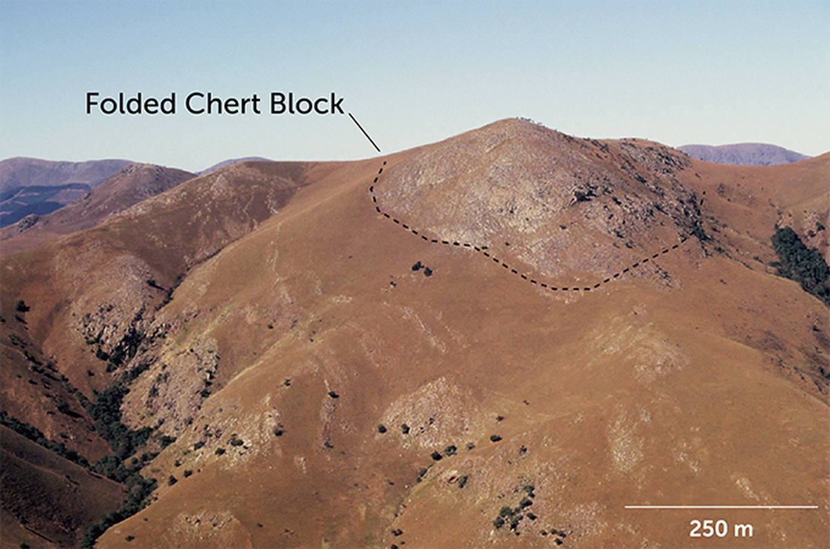 En el cinturón de piedras verdes de Barberton, en Sudáfrica, las capas de rocas pueden ofrecer evidencia de un poderoso terremoto hace entre 3.200 y 3.600 millones de años. En el cinturón de piedras verdes de Barberton, en Sudáfrica, las capas de rocas pueden ofrecer evidencia de un poderoso terremoto hace entre 3.200 y 3.600 millones de años.