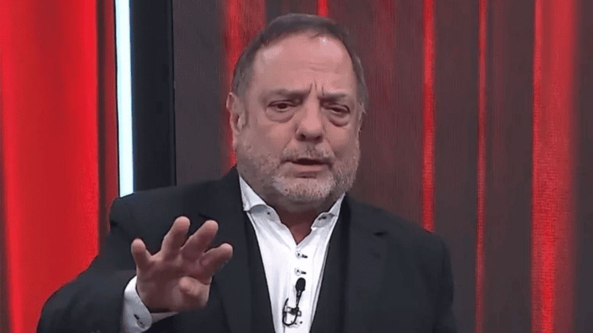 Baby Etchecopar cruzó a Javier Milei por jugar al rockstar en Mar del Plata mientras la Patagonia arde. Desde adentro del mileísmo, la crítica más incómoda.