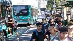 altText(Colectivos: Milei, frente una bomba de tiempo de malhumor social)}