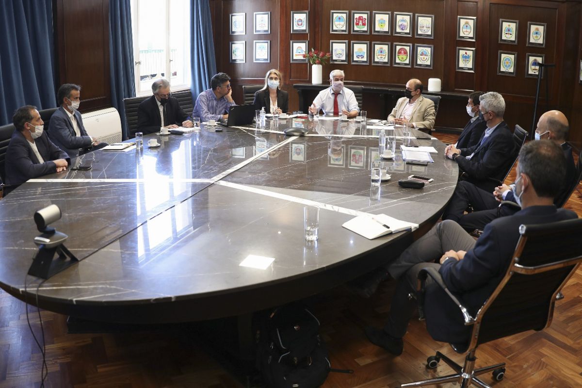 El congelamiento es intentado administrar en la cadena de valor por Roberto Feletti, en la foto reunido con mayoristas. Foto NA